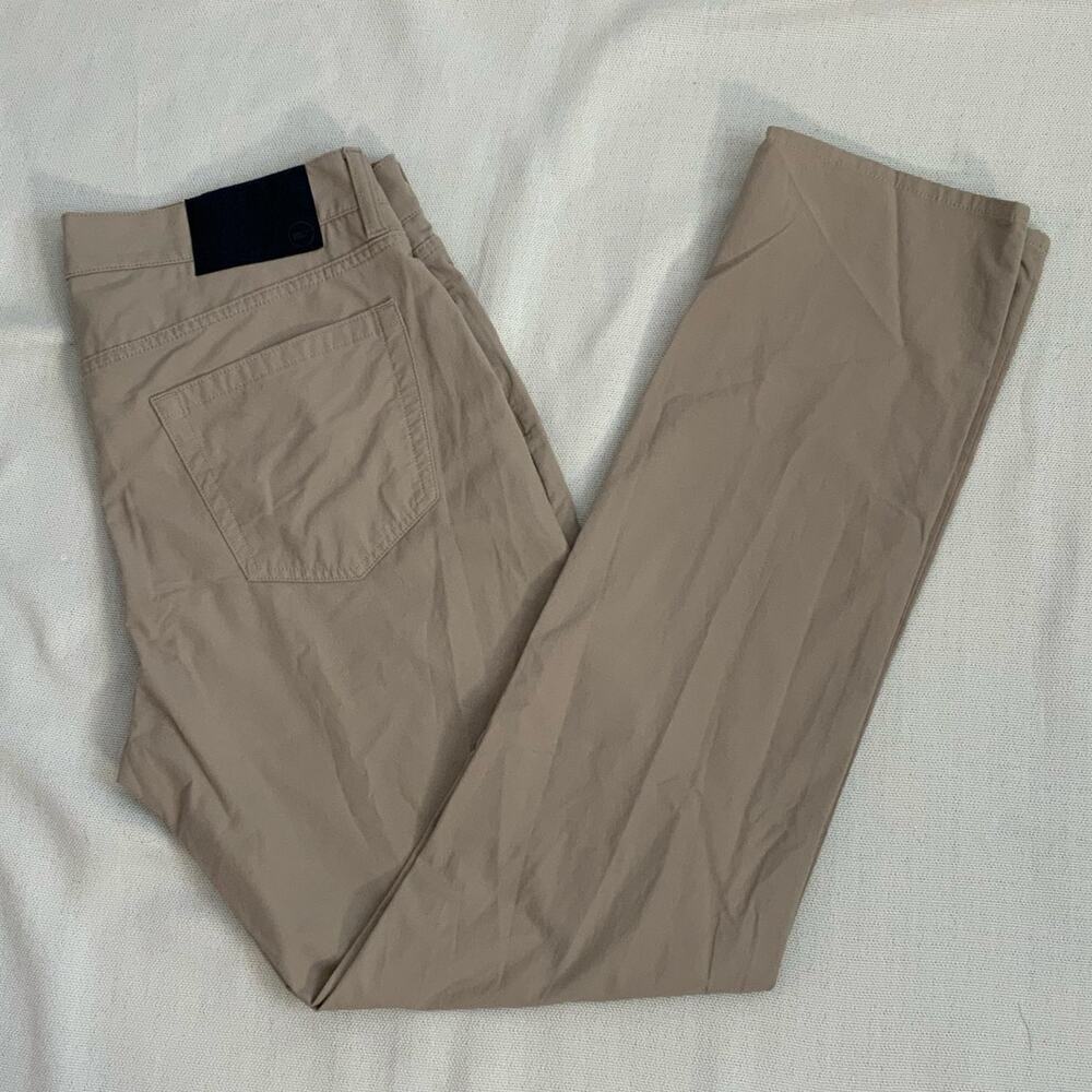 Vineyard Vines Light Weight on-the-go khaki pants size 33 x 30.5
